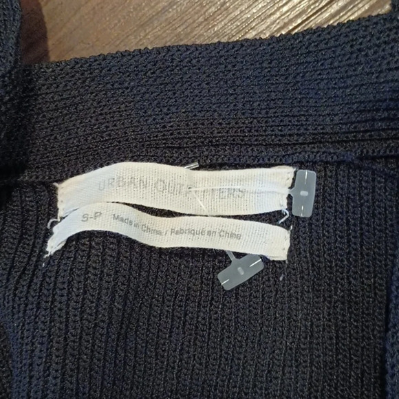 Urban Outfitters Black Ribbed Tank Crop Top With Belly Waist Bow A3 - Picture 3 of 5